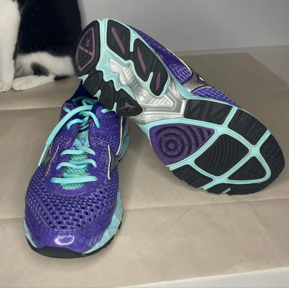 Mizuno Wave Precision 13 Purple Blue Running Shoes Women's Size 10W - Picture 1 of 6